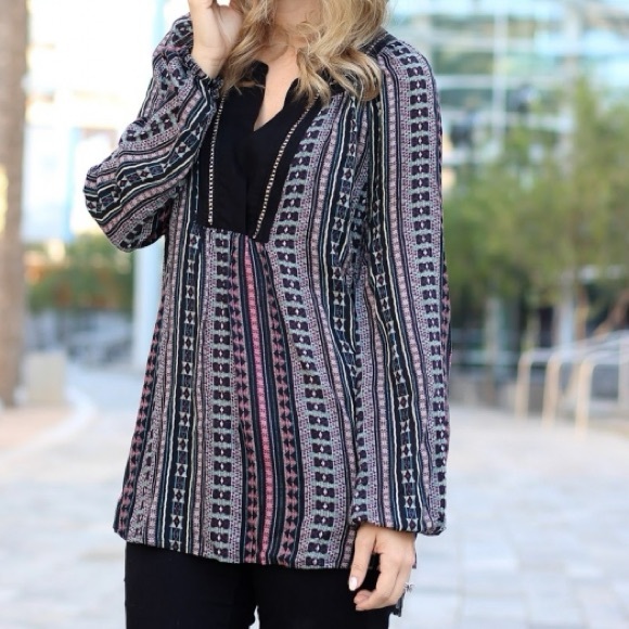 Jessica Simpson Calista Long Sleeve Boho Printed Split-Neck Hi-Lo Top - Picture 1 of 12